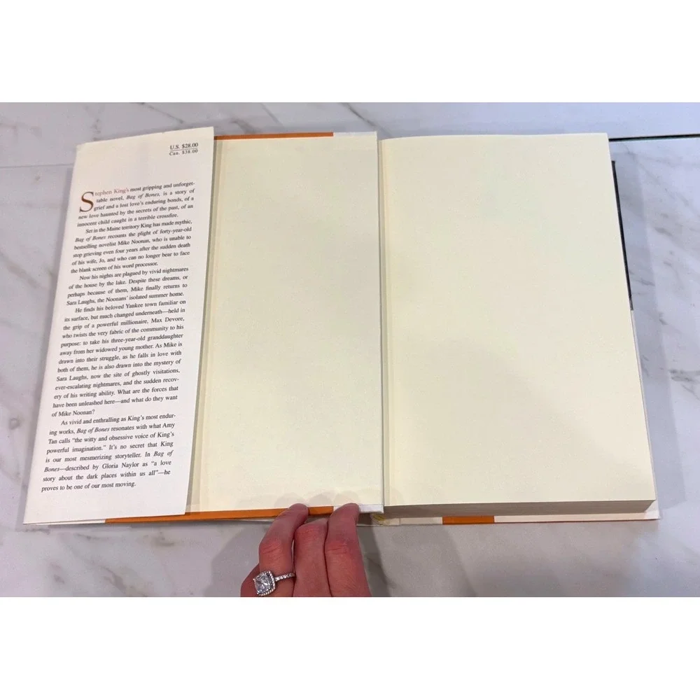 Stephen King Bag of Bones Novel Hardcover White 1st Edition Horror Fiction